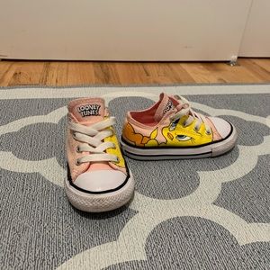 Looney tunes converse